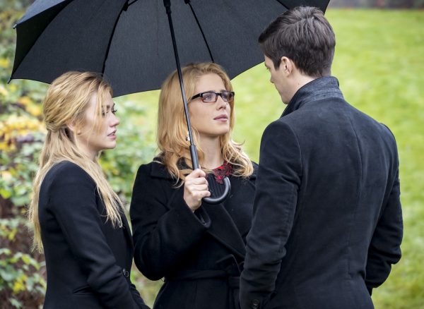 arrow-finale-emily-bett-rickards-grant-gustin 