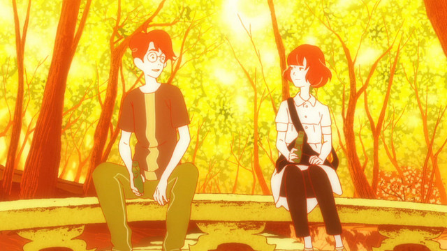 Watashi e Akashi compartilham um momento sobre garrafas de ramune em uma cena do anime The Tatami Galaxy TV.
